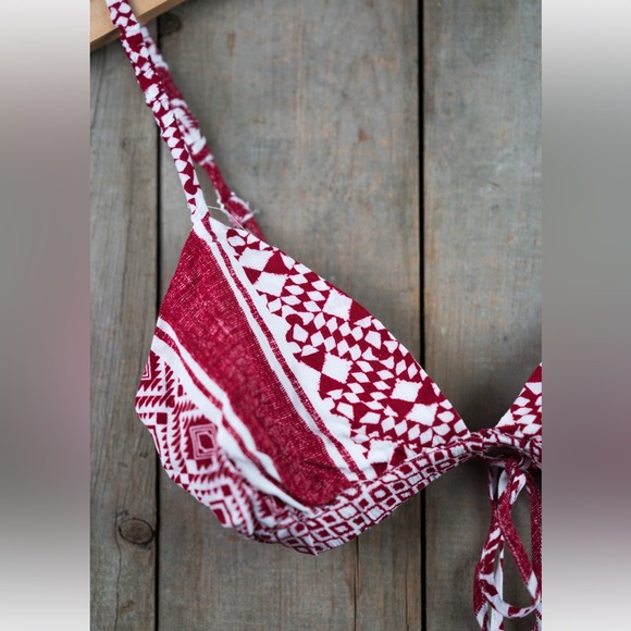 Chic red and white patterned adjustable top - Picture 2 of 3